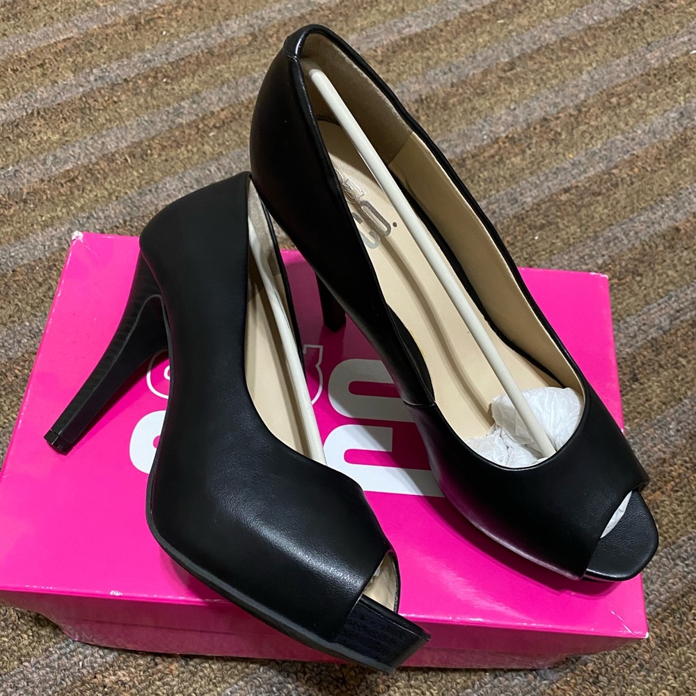 9 & Co. Black Leather Heels